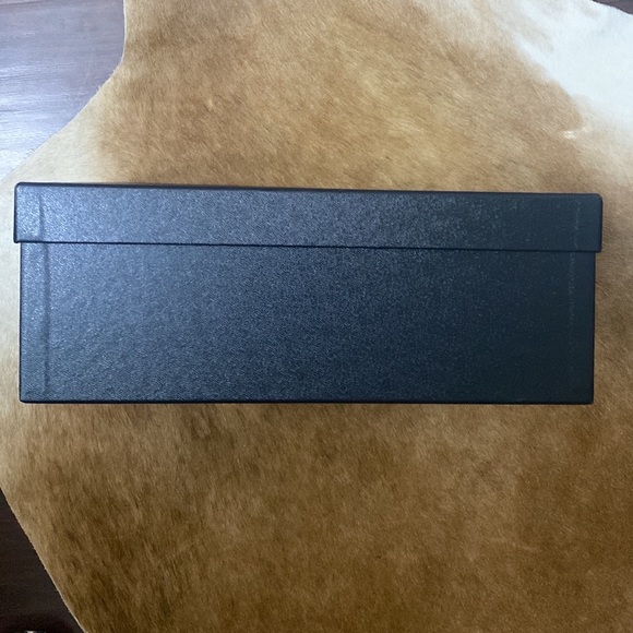 CHANEL XL authentic gift box - Picture 3 of 6